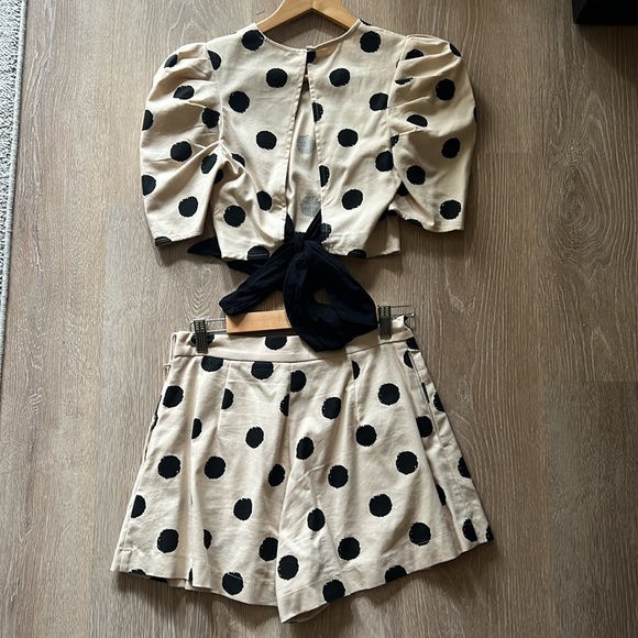 Polka dot top and shorts set - Picture 3 of 3